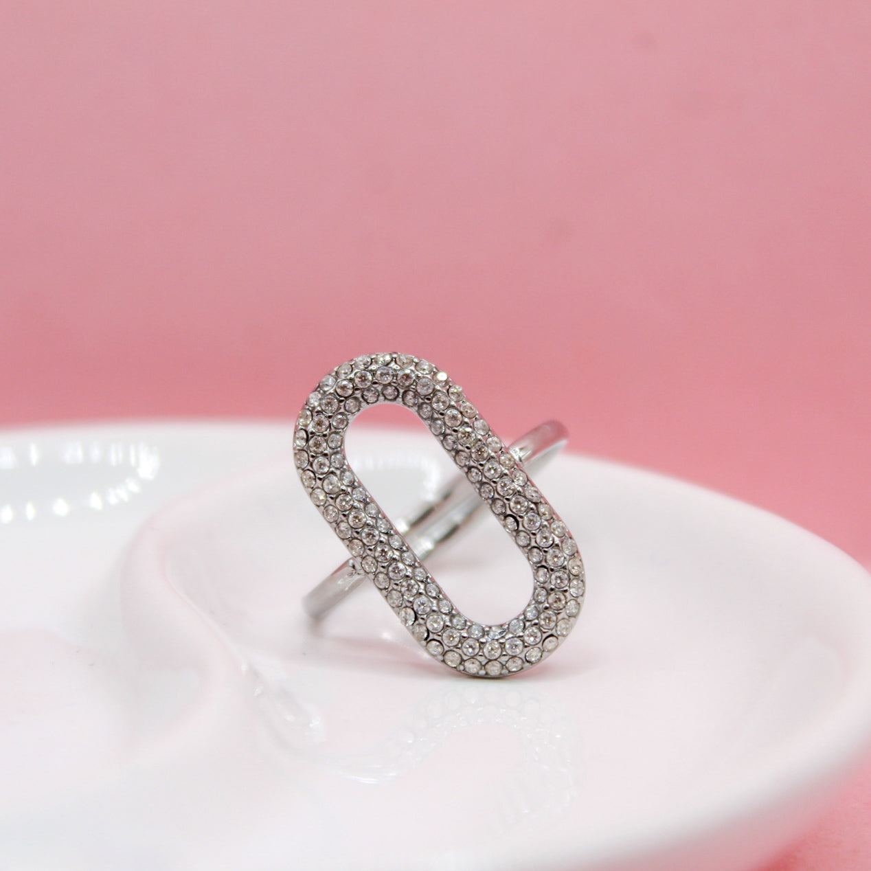 ANILLO OVALADO CON ZIRCONIAS