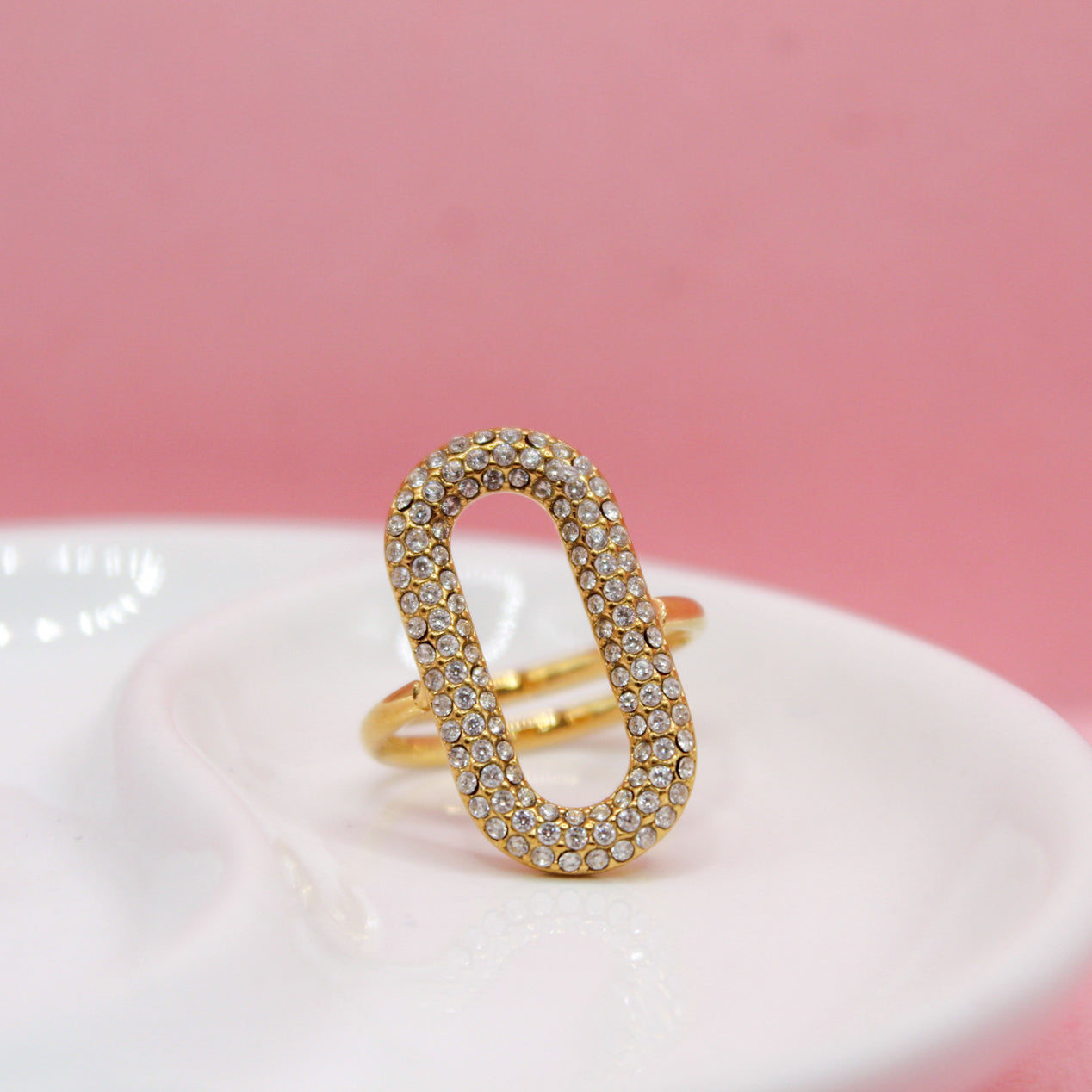 ANILLO OVALADO CON ZIRCONIAS