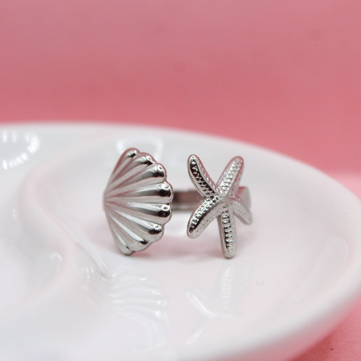 ANILLO PLATEADO CONCHA Y ESTRELLA DE MAR