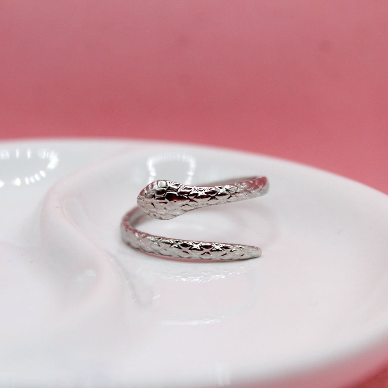 ANILLO PLATEADO SERPIENTE TEXTURA