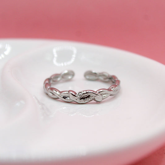 ANILLO PLATEADO TORCIDO CON ZIRCONIAS