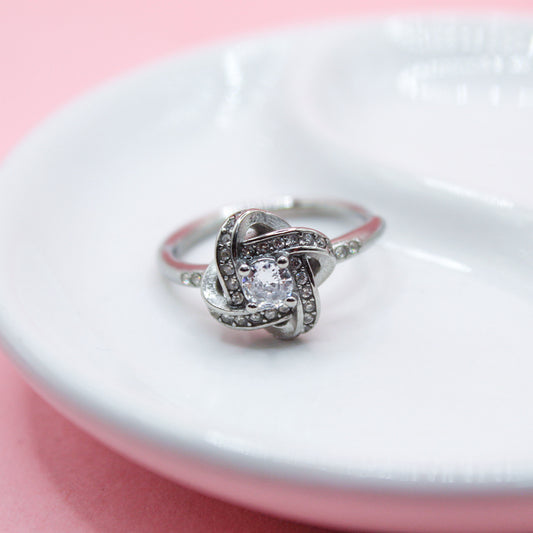 ANILLO PLATEADO NUDO ZIRCONIA EN CENTRO