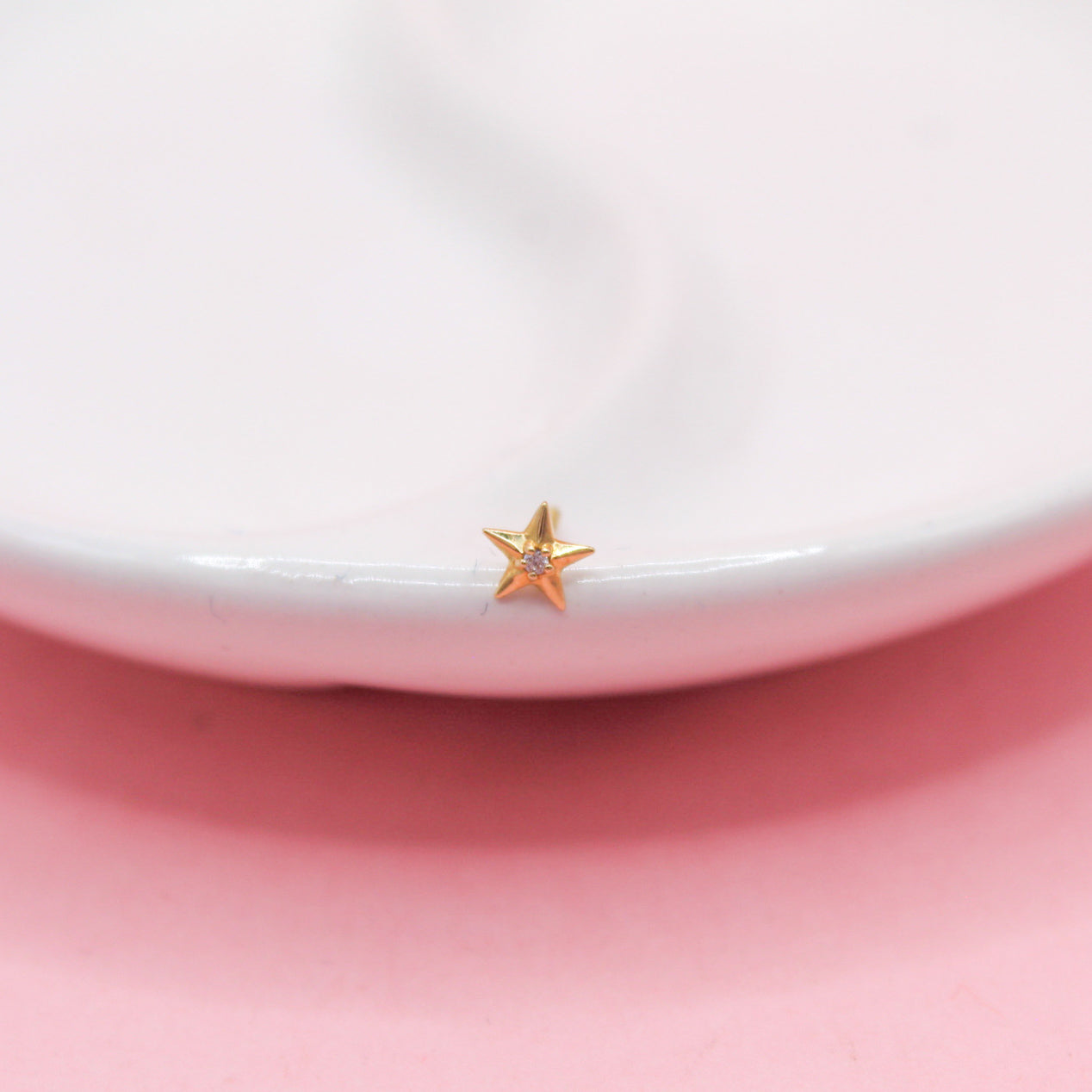 ESTRELLA CHICA ZIRCONIA CENTRO ORO JAPONES 10K