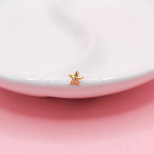 ESTRELLA CHICA ZIRCONIA CENTRO ORO JAPONES 10K