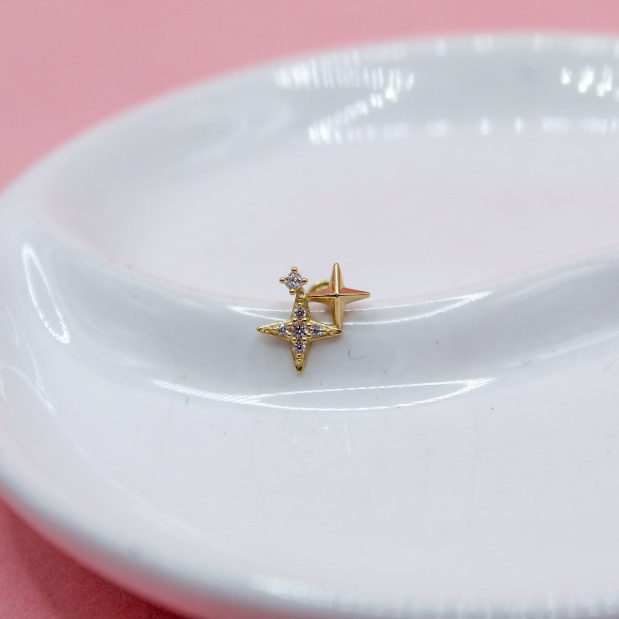 TRIPLE DESTELLO ZIRCONIAS ORO JAPONES 10K