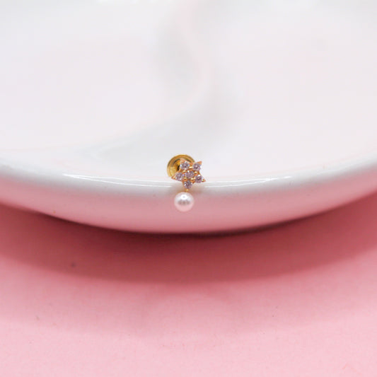 ESTRELLA CHICA ZIRCONIAS Y PERLA ORO JAPONES 10K