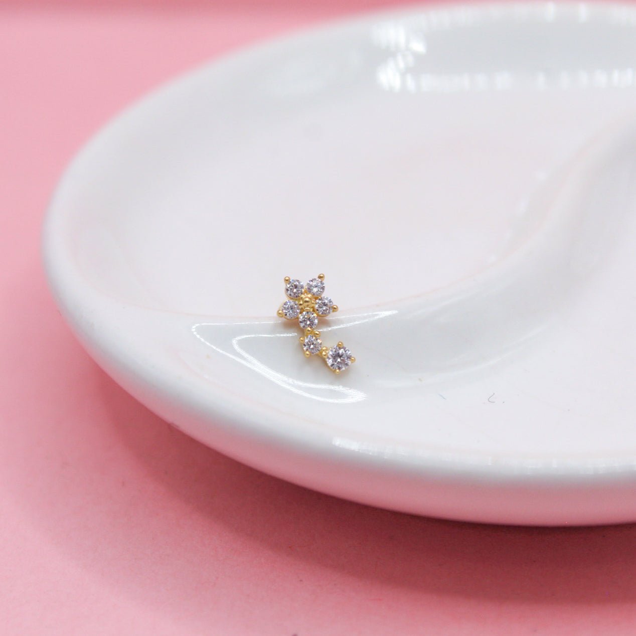 FLOR ZIRCONIAS Y DOS ZIRCONIAS ORO JAPONES 10K