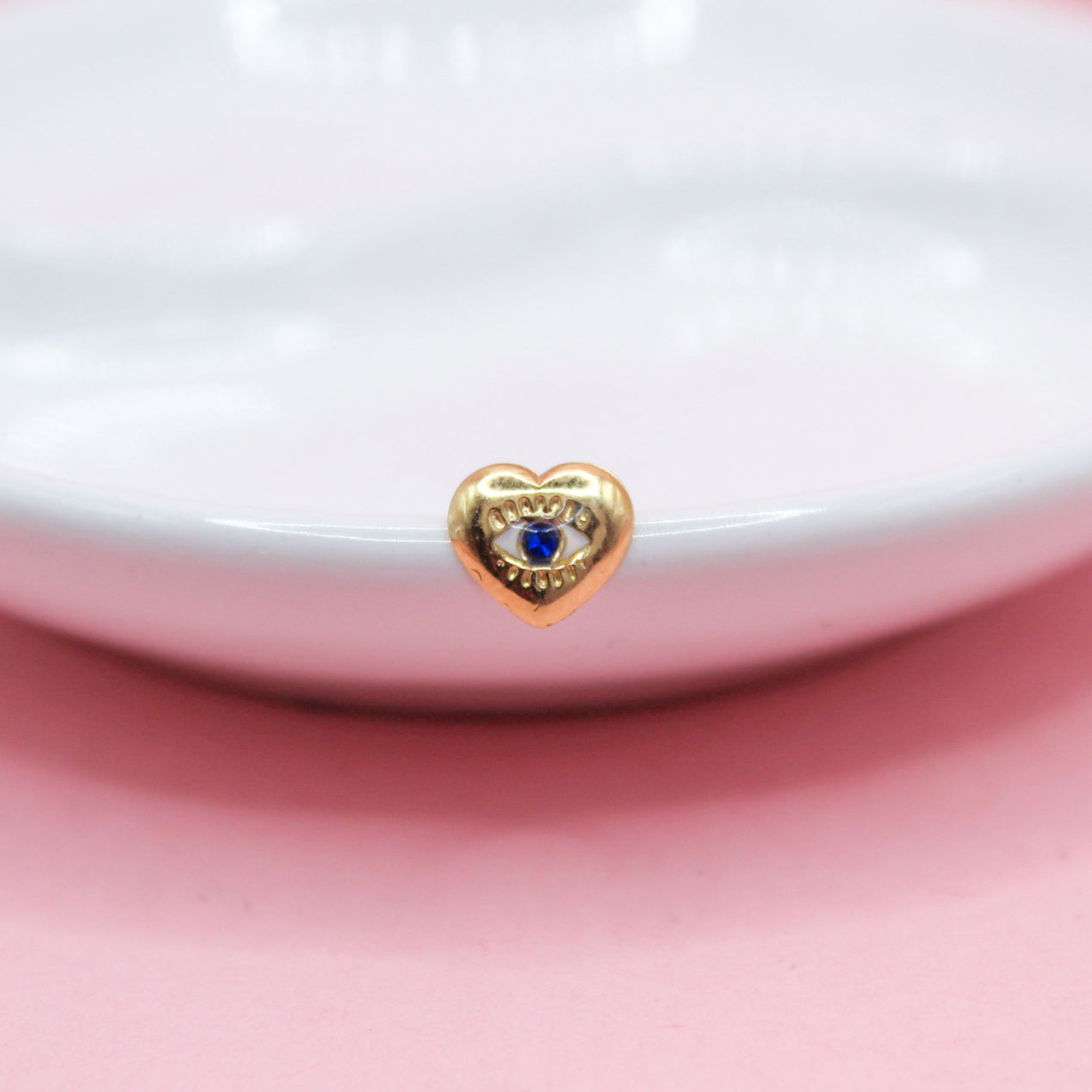 CORAZON BOTON CON OJO TURCO 10K