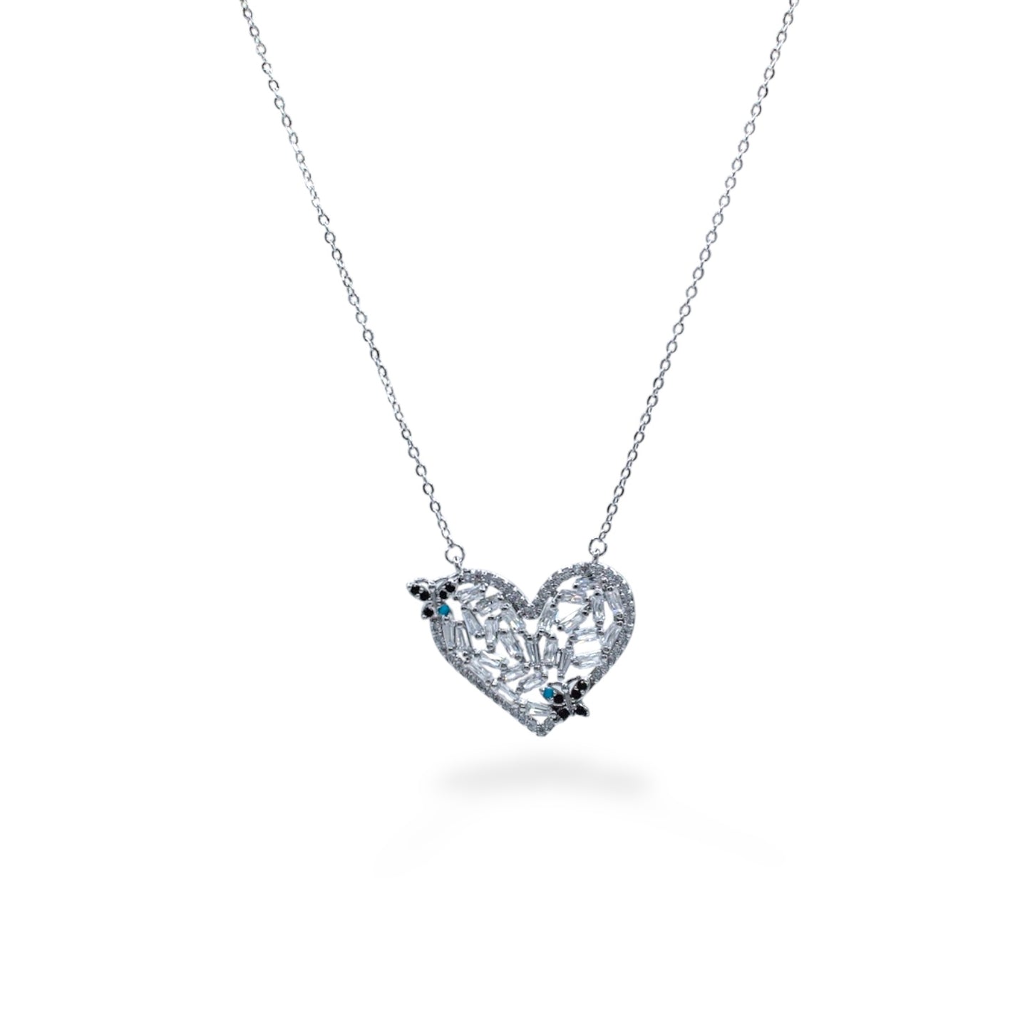 COLLAR PLATEADO CORAZÓN ZIRCONIAS CON MARIPOSAS ZIRCONIAS AZULES
