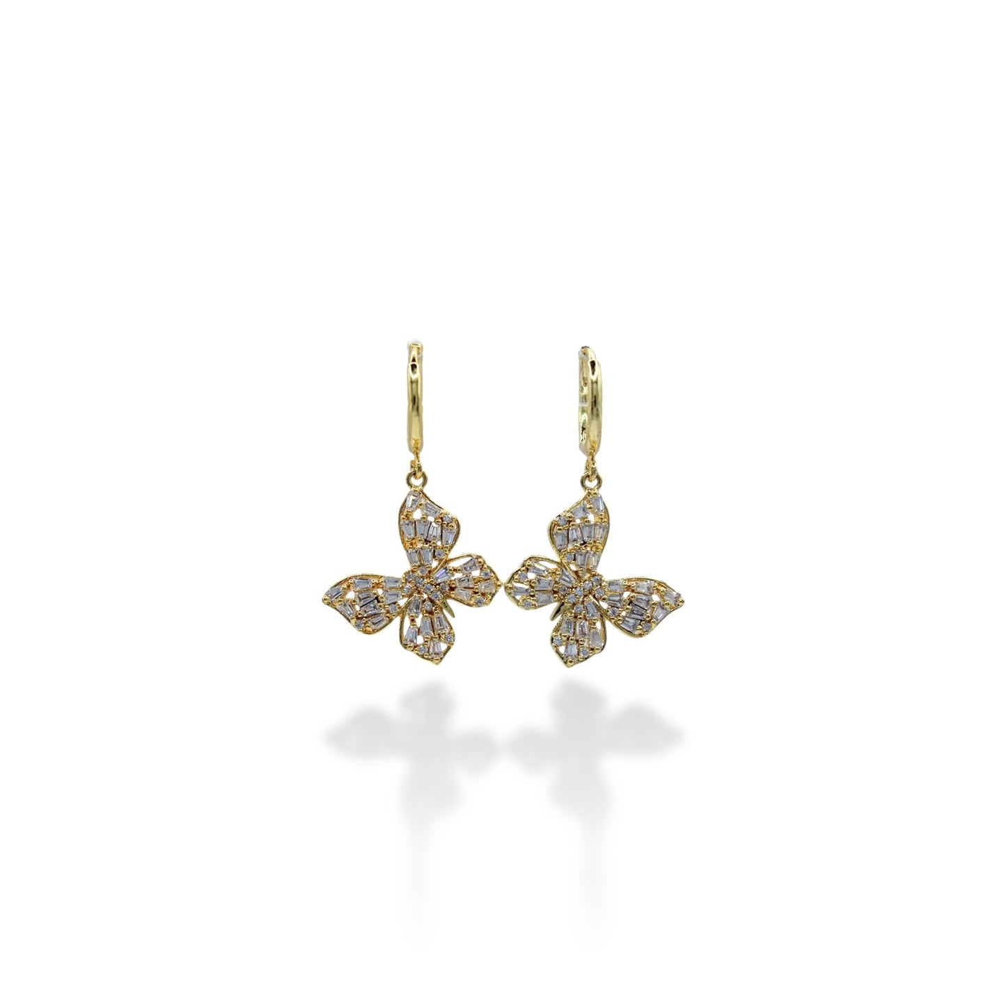 HUGGIE MARIPOSA GRANDE ZIRCONIAS