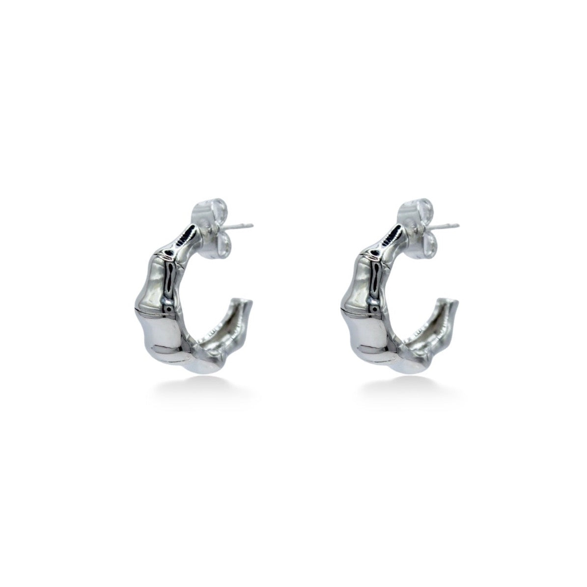 MEDIAS ARRACADAS PLATEADAS TIPO CONCHA