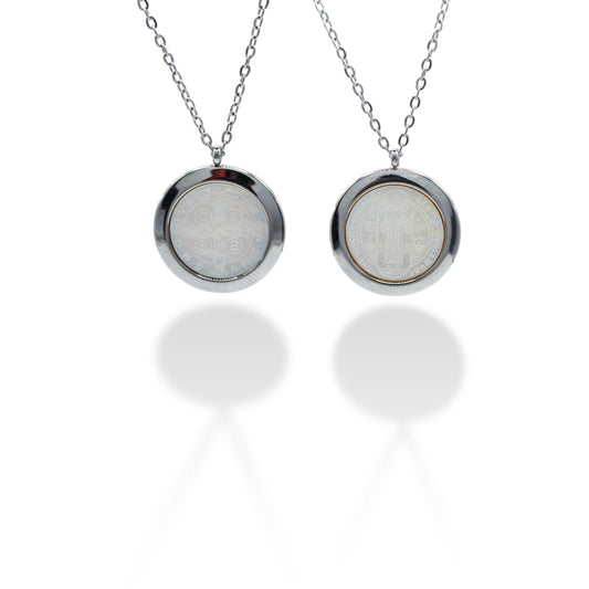 COLLAR PLATEADO RELIGIOSO CIRCULO BLANCO CON SAN JUDAS