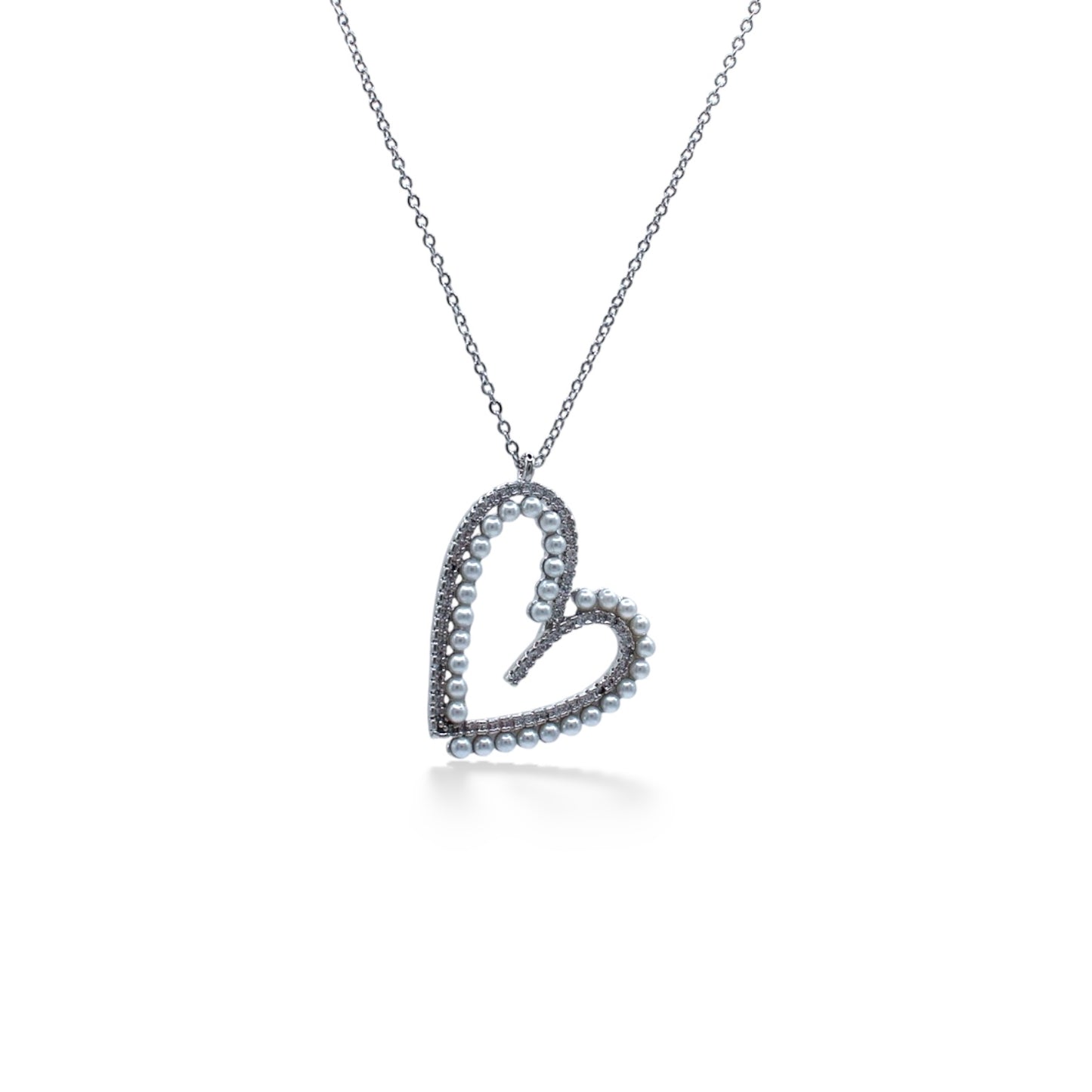 COLLAR CORAZÓN SILUETA PERLAS BLANCAS CON ZIRCONIA