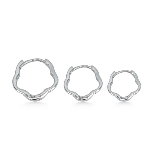 ARRACADAS TIPO TRÉBOL PLATEADAS