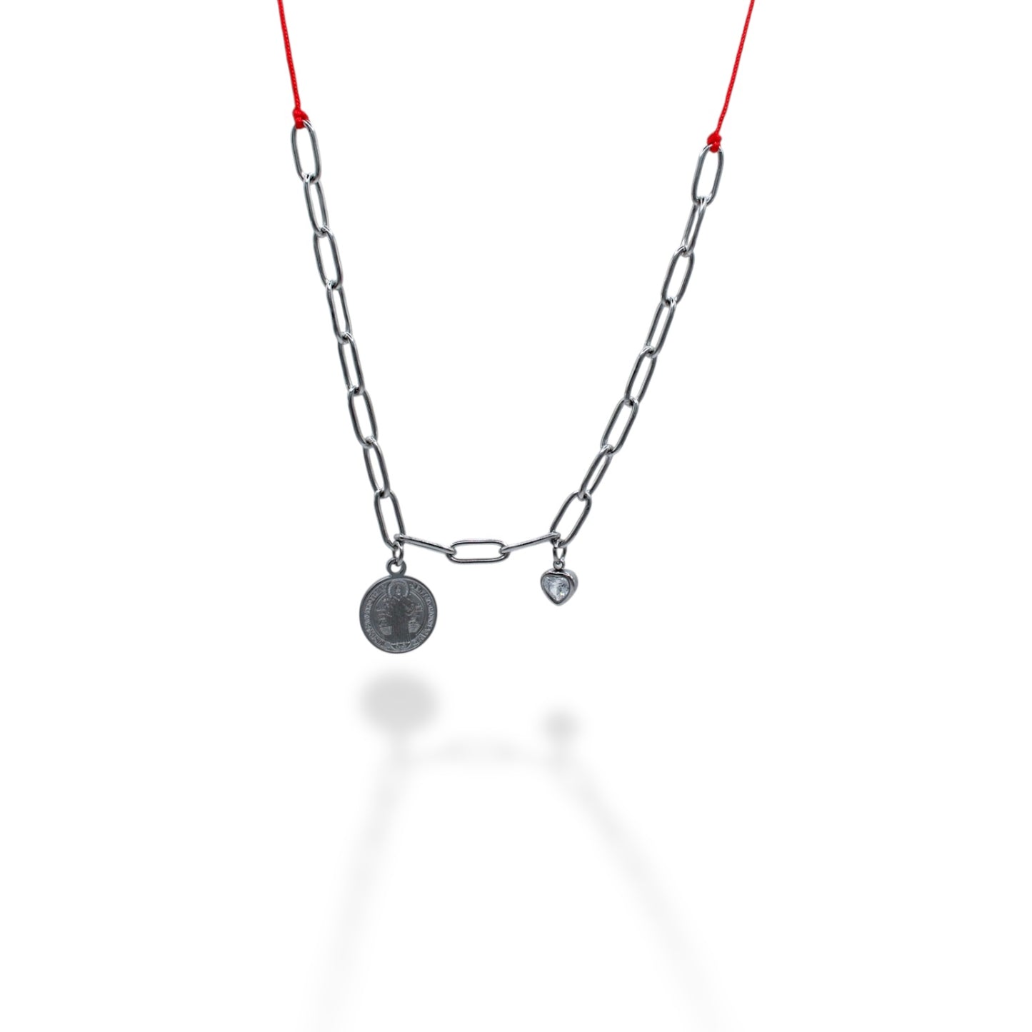 COLLAR PLATEADO ESLABONES SAN BENITO REDONDO ZIRCONIA CORAZON HILO ROJO