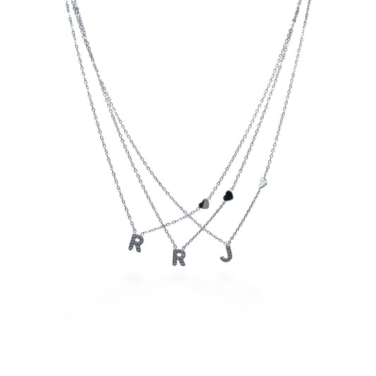 COLLAR PLATEADO INICIAL ZIRCONIAS CON CORAZON LISO